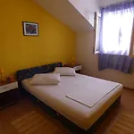 Saric Rogoznica Apartment *